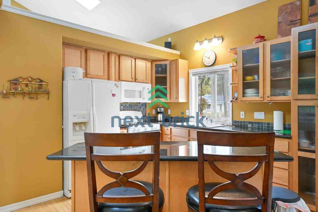 1027 6th St - Photo 5 of 23