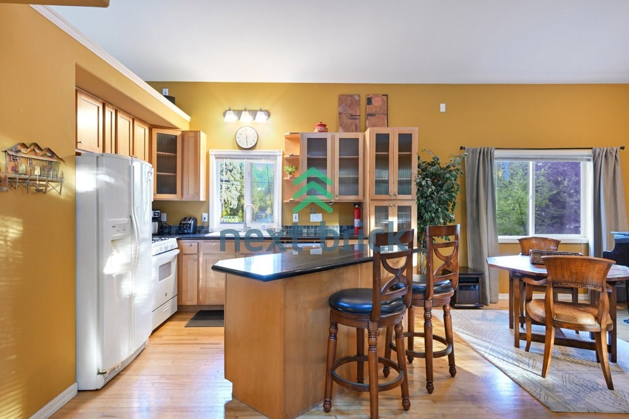 1027 6th St - Photo 6 of 23