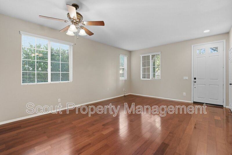 40099 Annapolis Dr - Photo 3 of 42