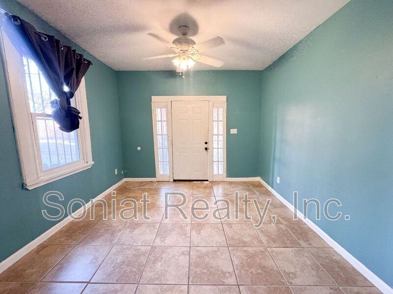 1121 S Genois St - Photo 2 of 10