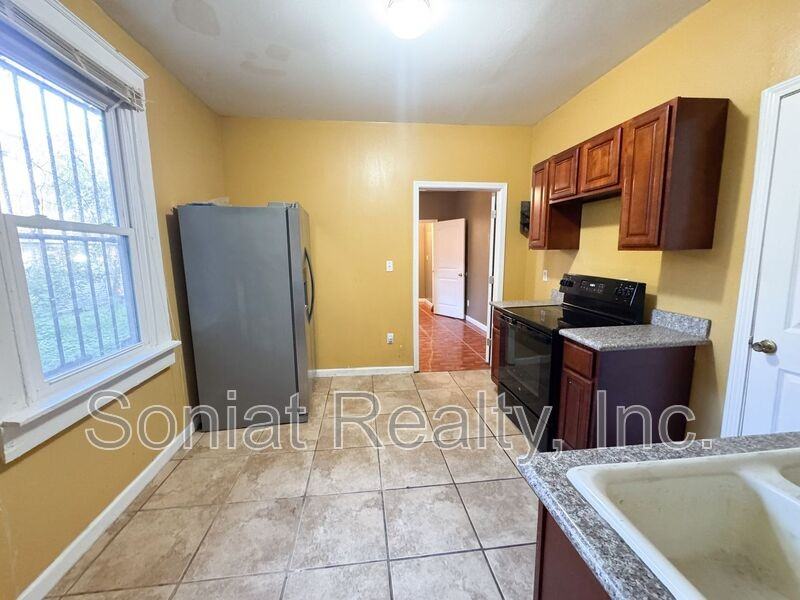 1121 S Genois St - Photo 5 of 10