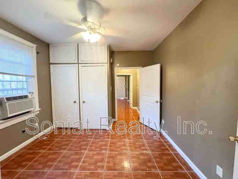 1121 S Genois St - Photo 6 of 10