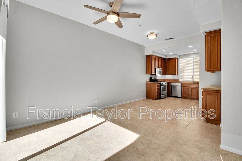 633 Kellogg St - Photo 4 of 28
