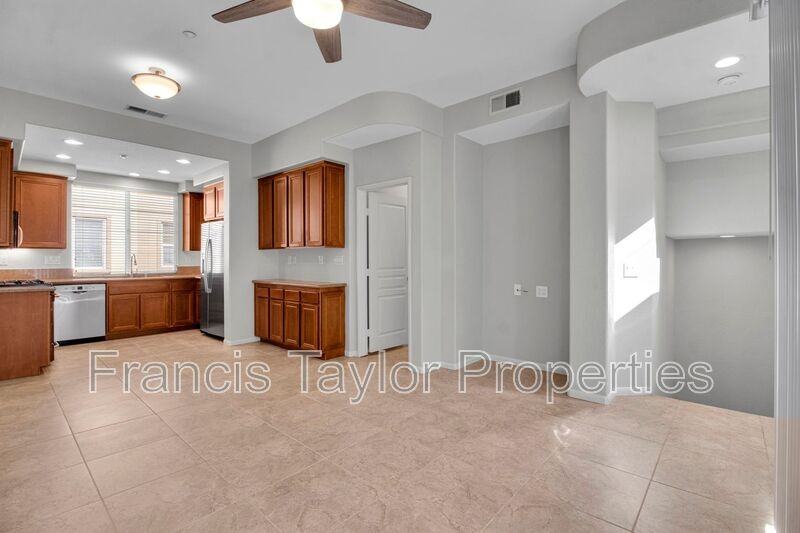 633 Kellogg St - Photo 5 of 28