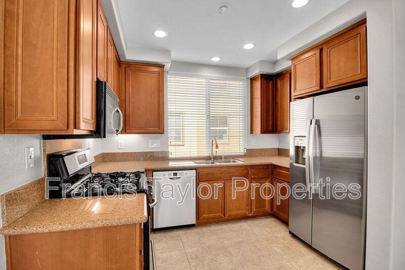 633 Kellogg St - Photo 7 of 28