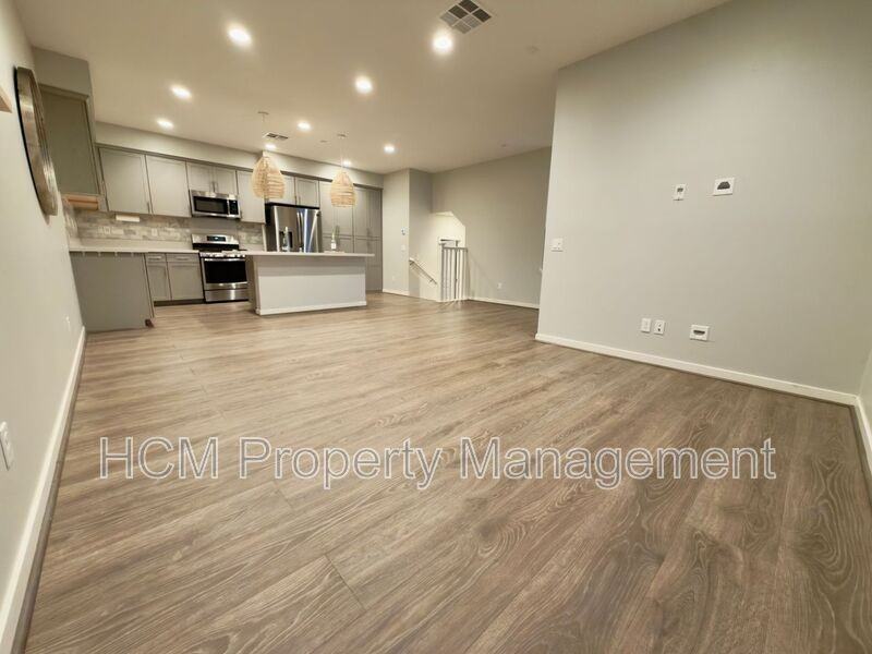 303 Limestone - Photo 7 of 40