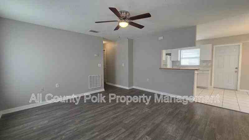 220 S Eastside Dr - Photo 4 of 17