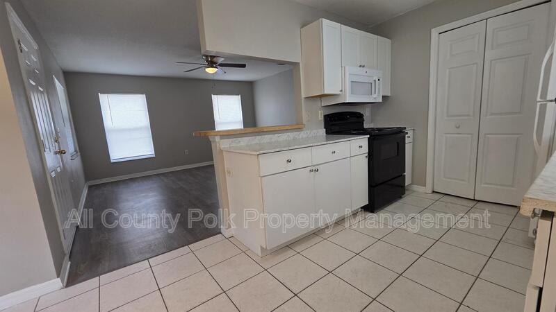 220 S Eastside Dr - Photo 5 of 17
