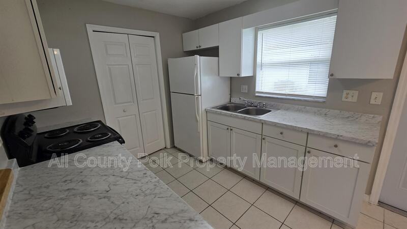 220 S Eastside Dr - Photo 6 of 17