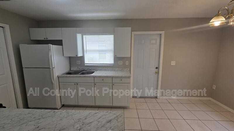 220 S Eastside Dr - Photo 7 of 17