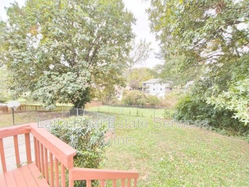 2748 S Coachman Dr - Photo 3 of 16
