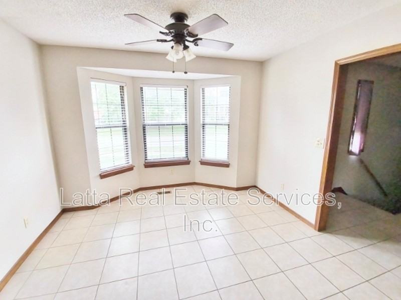 2748 S Coachman Dr - Photo 6 of 16