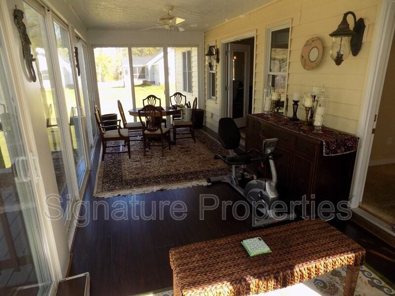7380 Graves Landing Rd - Photo 6 of 17
