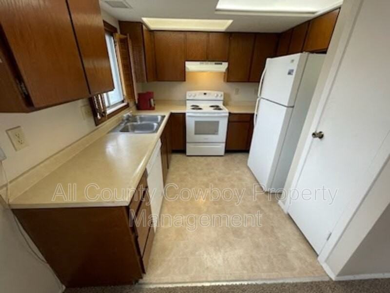 125 E Miller St - Photo 2 of 10