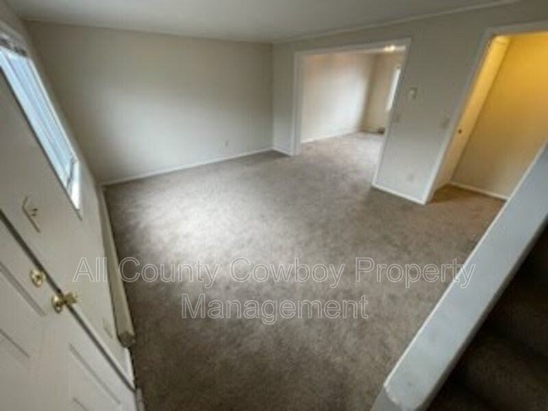 125 E Miller St - Photo 3 of 10