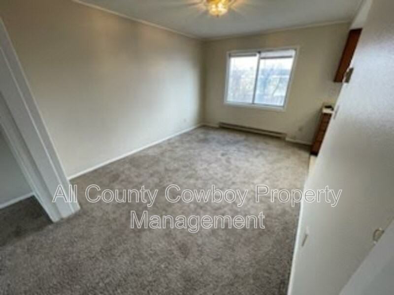 125 E Miller St - Photo 4 of 10