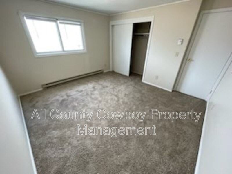 125 E Miller St - Photo 6 of 10