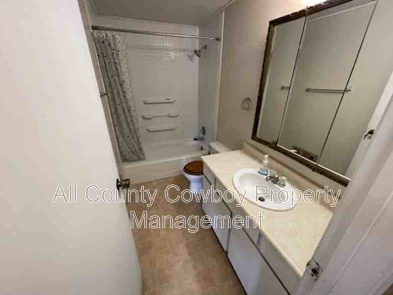 125 E Miller St - Photo 7 of 10