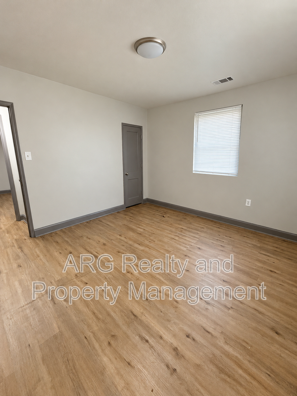 1375 Elizabeth Ave Sw - Photo 3 of 9
