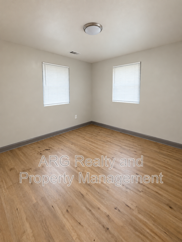 1375 Elizabeth Ave Sw - Photo 4 of 9