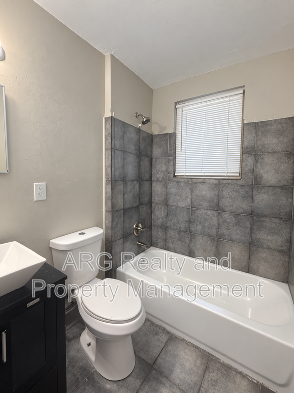1375 Elizabeth Ave Sw - Photo 7 of 9