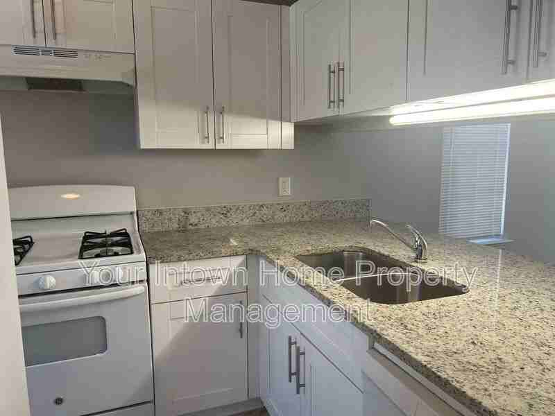6471 Bedford Ln - Photo 3 of 15