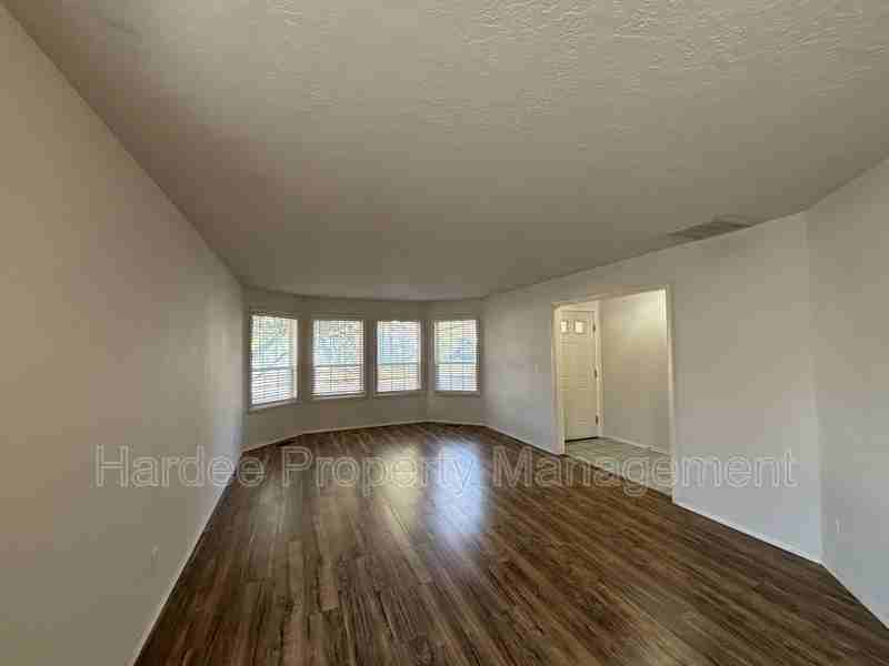 688 S Gamay Ln - Photo 3 of 20