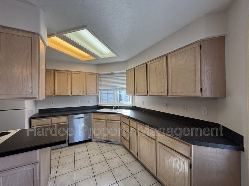 688 S Gamay Ln - Photo 6 of 20