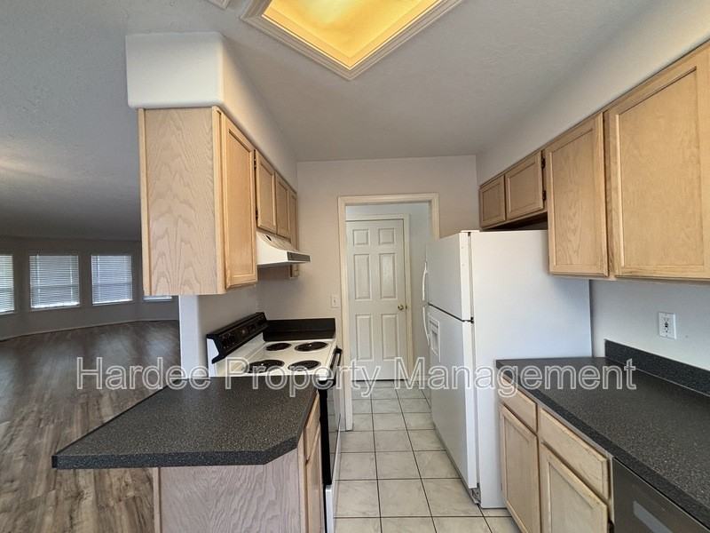 688 S Gamay Ln - Photo 7 of 20