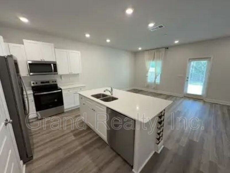 3821 Pendragon Cir - Photo 2 of 28