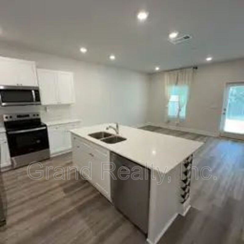 3821 Pendragon Cir - Photo 6 of 28