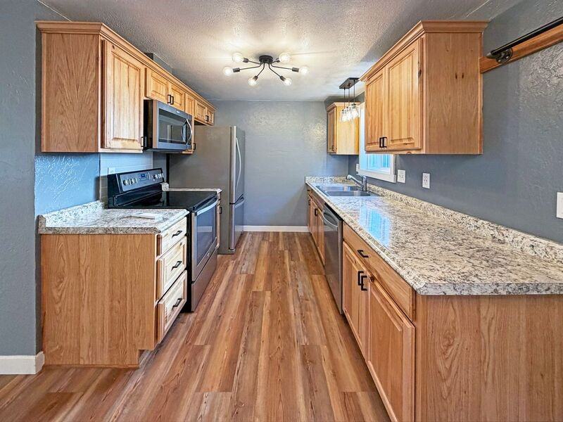 2727 Edison St - Photo 4 of 19