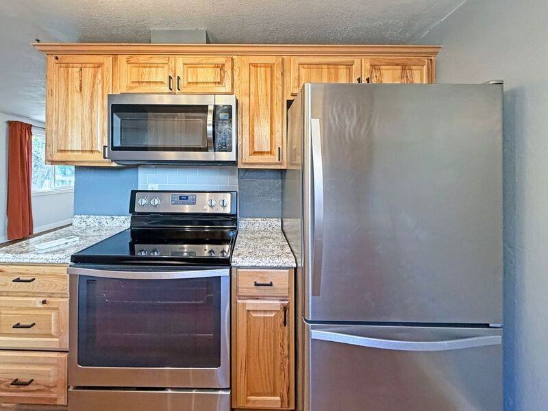 2727 Edison St - Photo 6 of 19