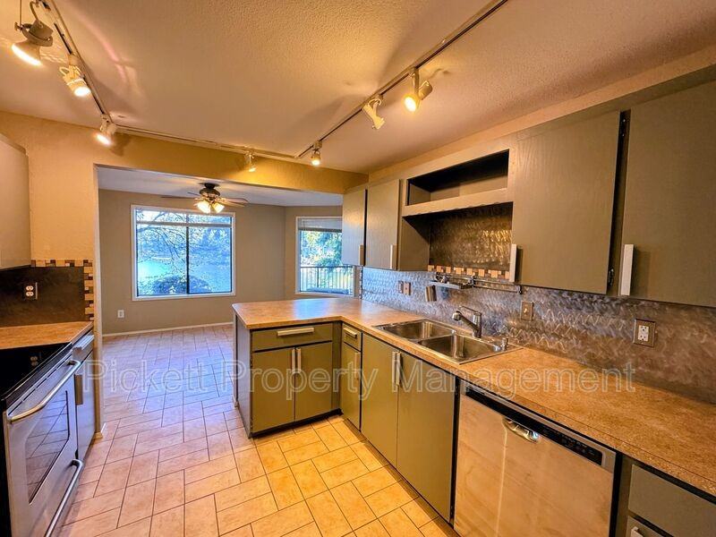 923 Pershing Ave #A105 - Photo 3 of 18