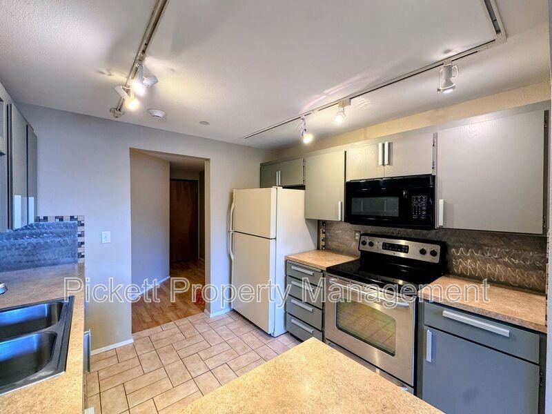 923 Pershing Ave #A105 - Photo 4 of 18