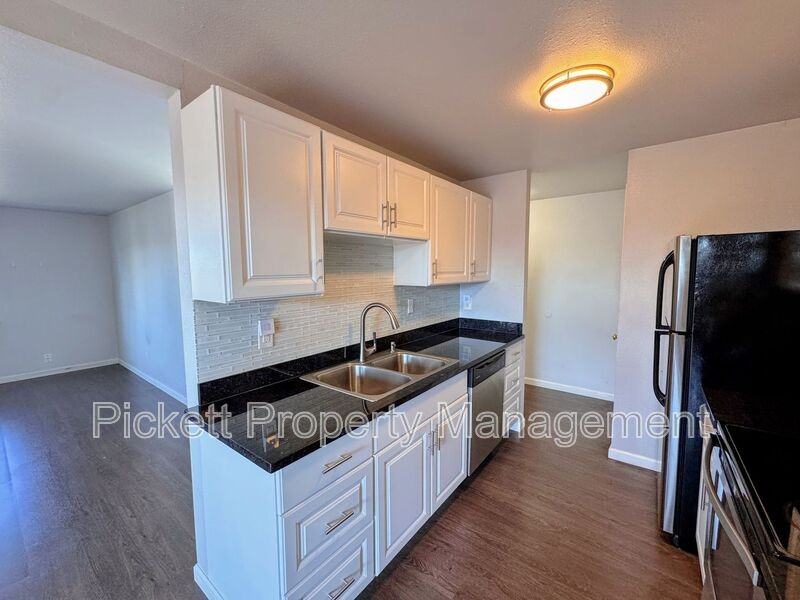 1132 Scott Ave - Photo 4 of 20