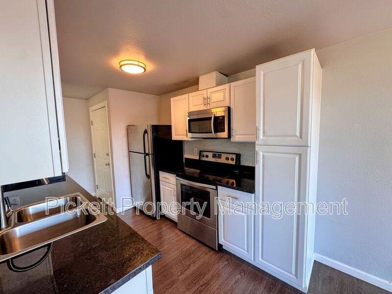 1132 Scott Ave - Photo 5 of 20