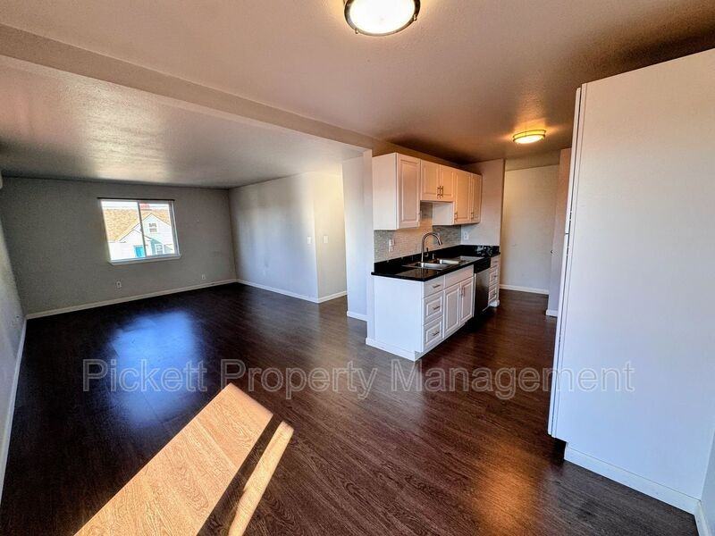 1132 Scott Ave - Photo 7 of 20