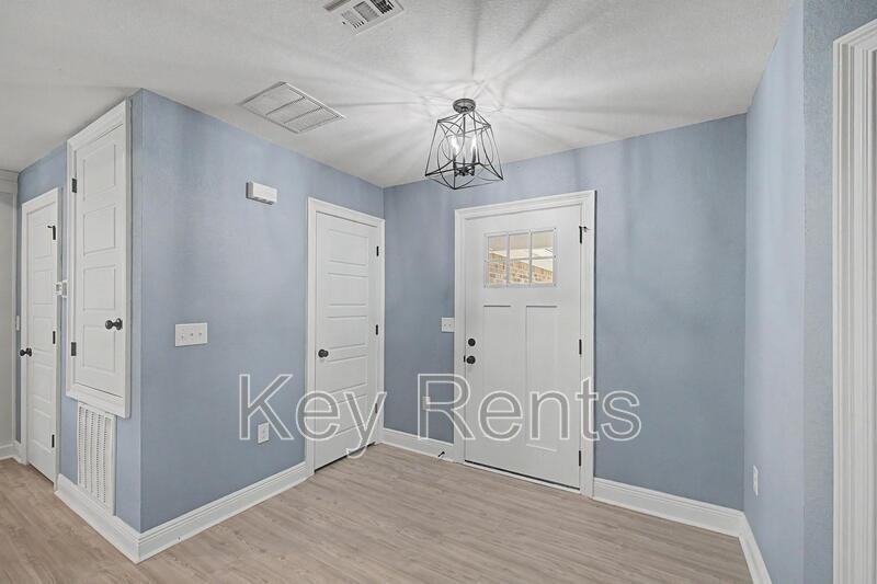 10427 Tanton Rd - Photo 2 of 30