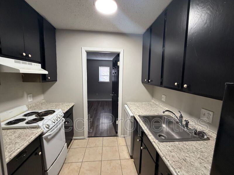 521 W Huntington Ave #6 - Photo 3 of 8
