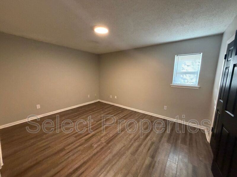 521 W Huntington Ave #6 - Photo 4 of 8