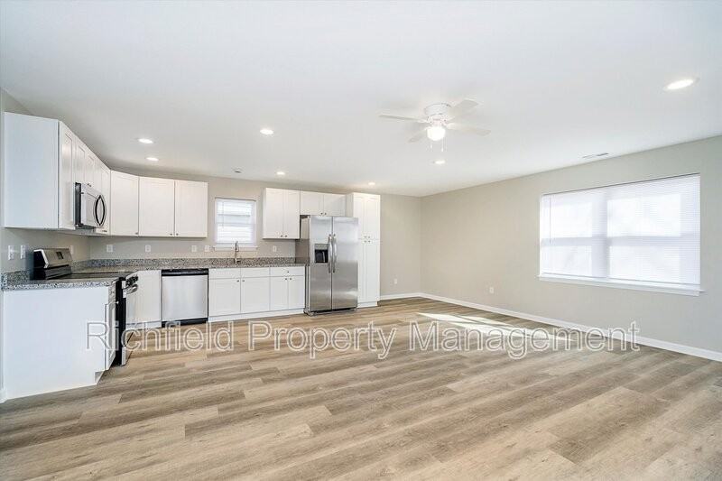 1125 Trowbridge St - Photo 5 of 34