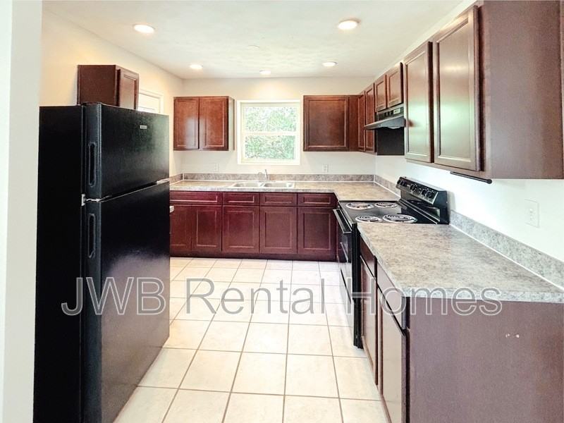 7742 Kershaw Dr S - Photo 2 of 28