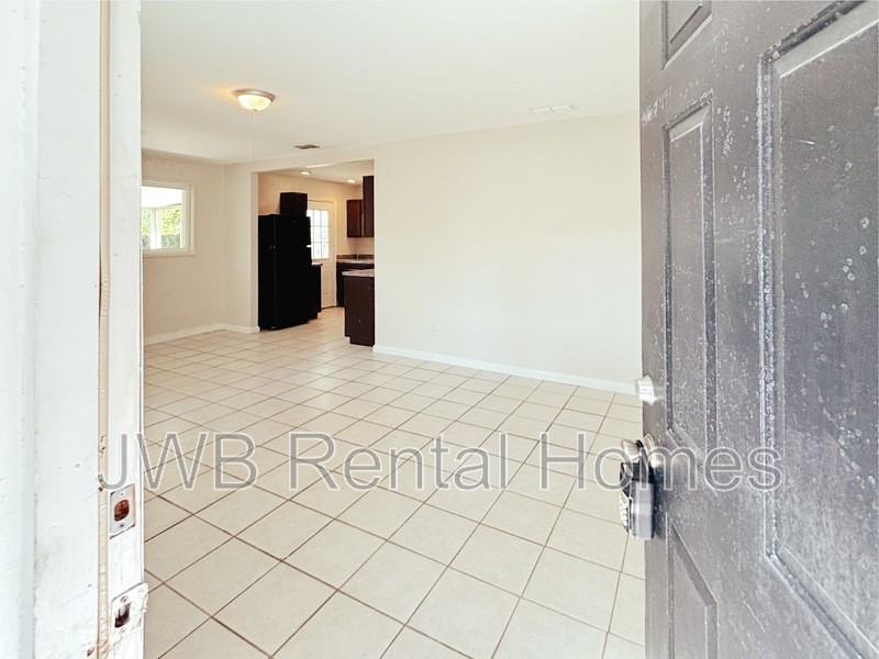7742 Kershaw Dr S - Photo 6 of 28