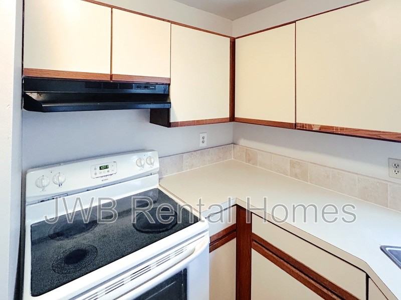 8342 Derbyshire Pl - Photo 3 of 22