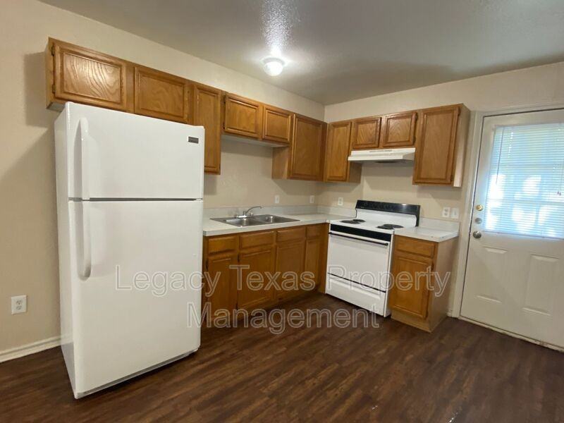 1719 Short St #B - Photo 5 of 11
