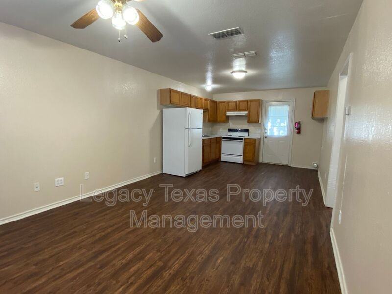 1719 Short St #B - Photo 6 of 11