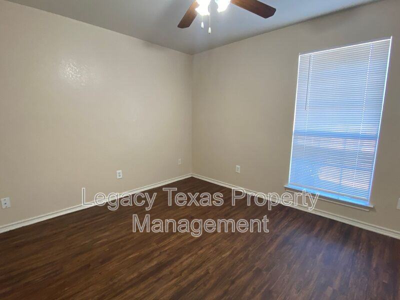 1719 Short St #B - Photo 7 of 11