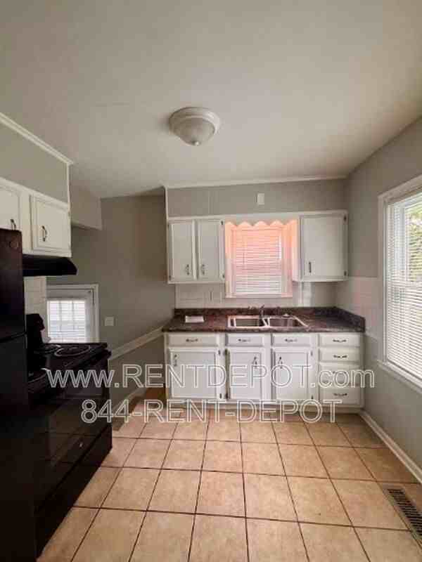 1040 Covert Ave - Photo 3 of 9