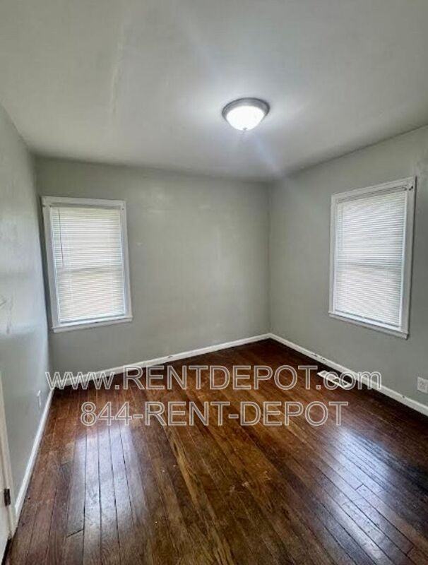 1040 Covert Ave - Photo 6 of 9